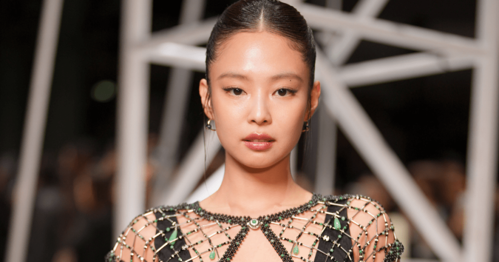 Jennie e Blackpink me kostum të guximshëm Ferragamo, i ndjeshëm ndaj nxehtësisë, po i jep Zendaya