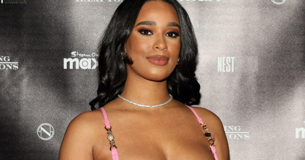 Mia dyshon se West dhe Amanda u lidhën verën e kaluar