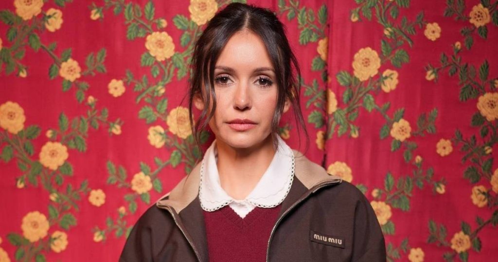 Minifustani mikro Christian Cowan i Nina Dobrev ka një prerje super të guximshme