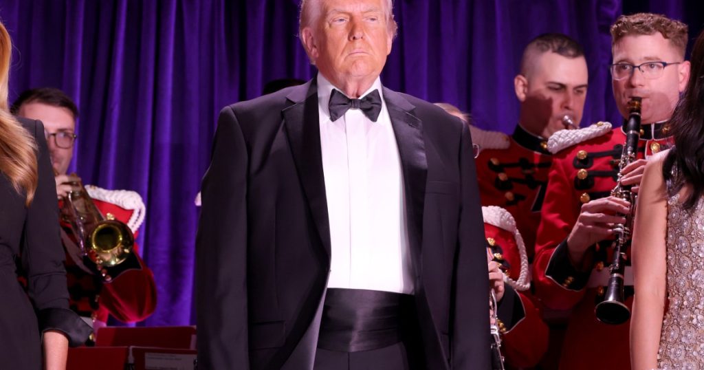 Trump 'fryrë' gjatë intervistës ngjall spekulime