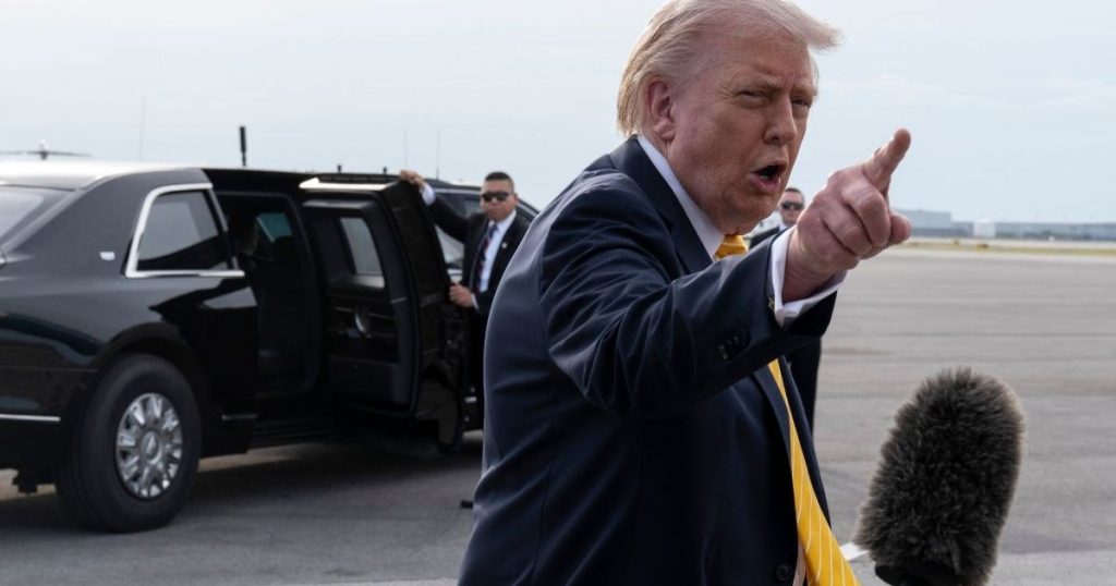 Donald Trump sulmon gazetaren femër për një pyetje që reflekton rreth pishinës