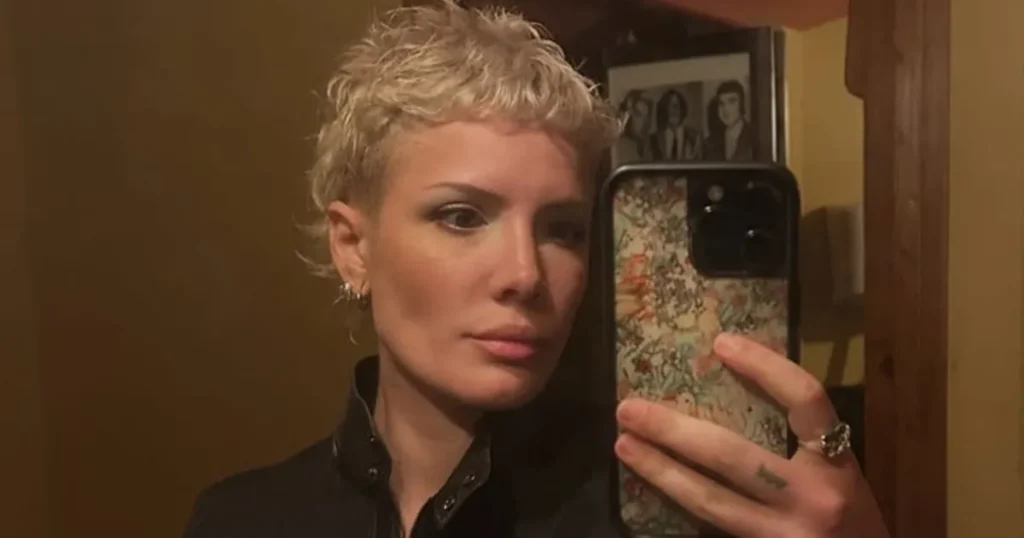 Halsey nuk lë pothuajse asgjë të mbuluar me majë krejtësisht të pastër