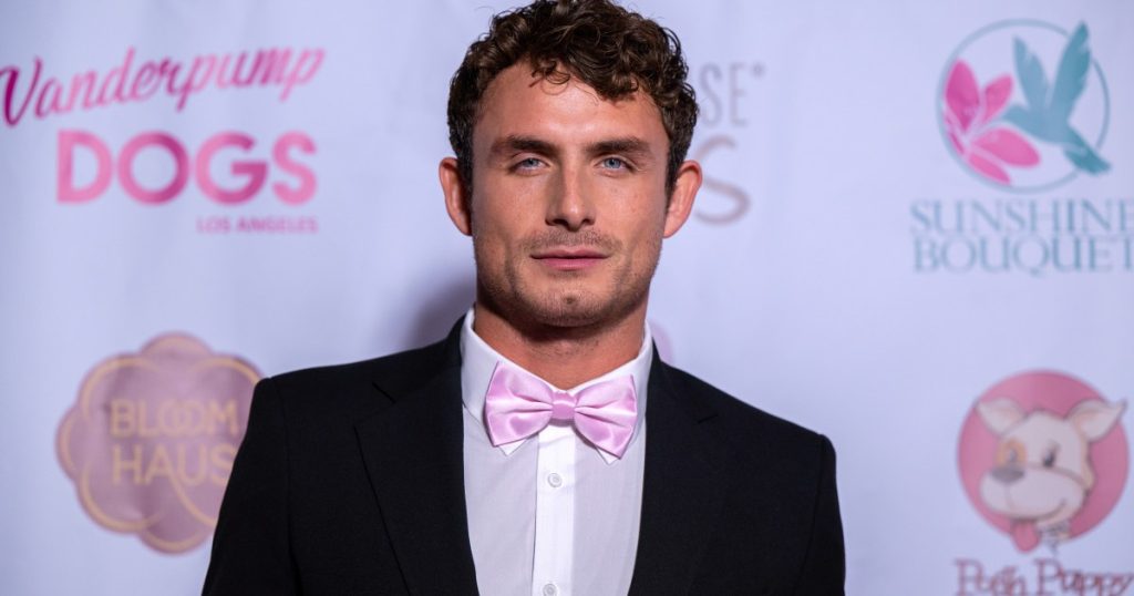 James Kennedy u shfaq me të dashurën e re pas lajmeve për shtatzëninë