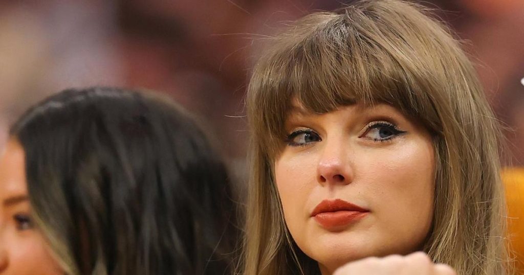 Karta Face e Taylor Swift në ndeshjen e Knicks ka fansa që thonë "Është një 10"