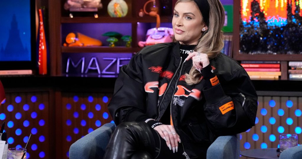 Lala Kent zbulon se Mauricio Umansky ka hyrë në mesazhet e saj