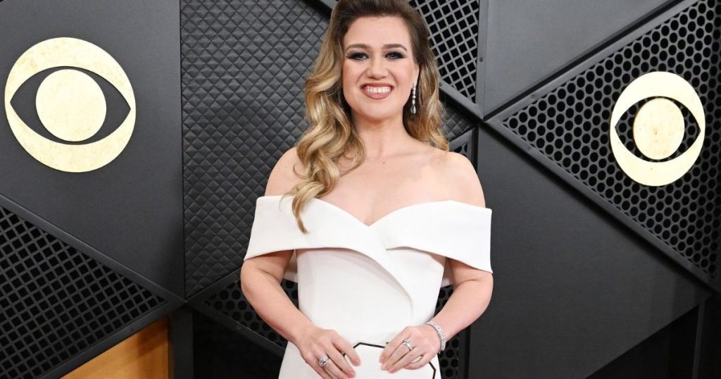 Lëvizja e re në karrierë e Kelly Clarkson thyen internetin