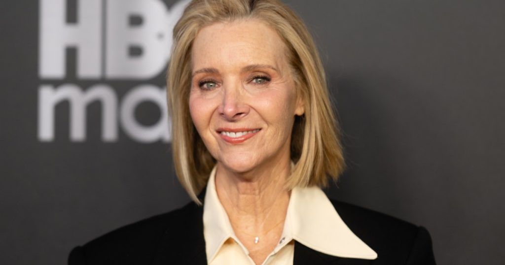Lisa Kudrow thërret rrëfimin sketik të RHOBH në WWHL