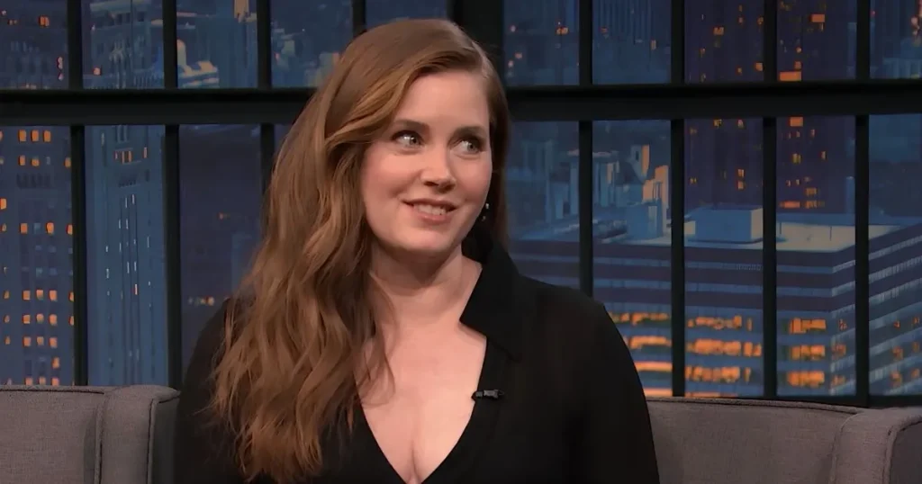 Amy Adams i Man of Steel shmangi skenën 'Grafike' SNL të Andy Samberg