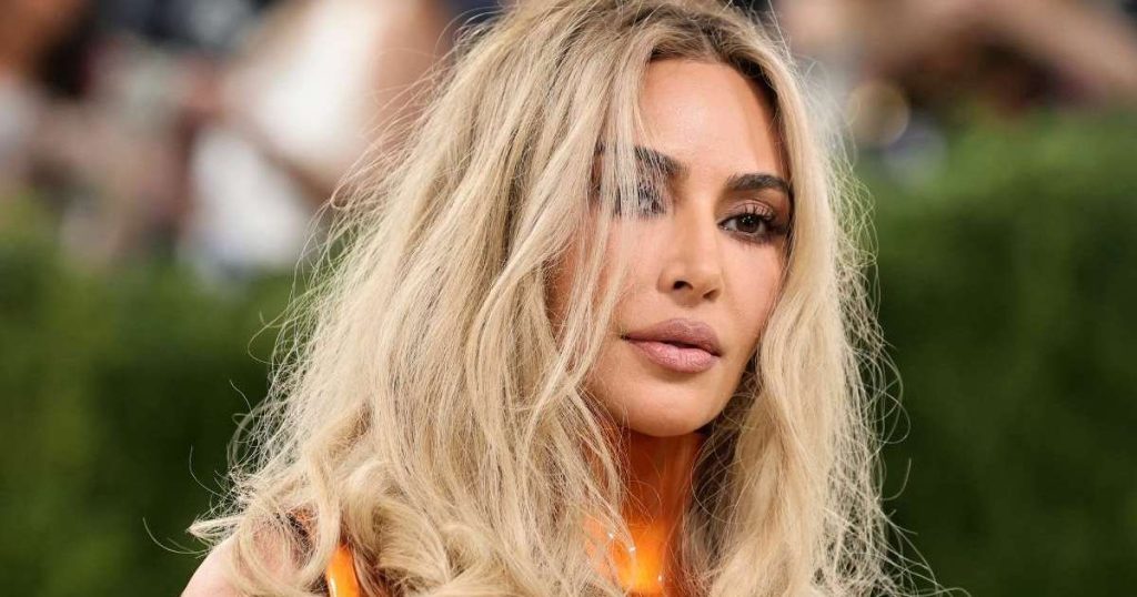 Bikini mezi i Kim Kardashian ka shpërqendruar plotësisht fansat