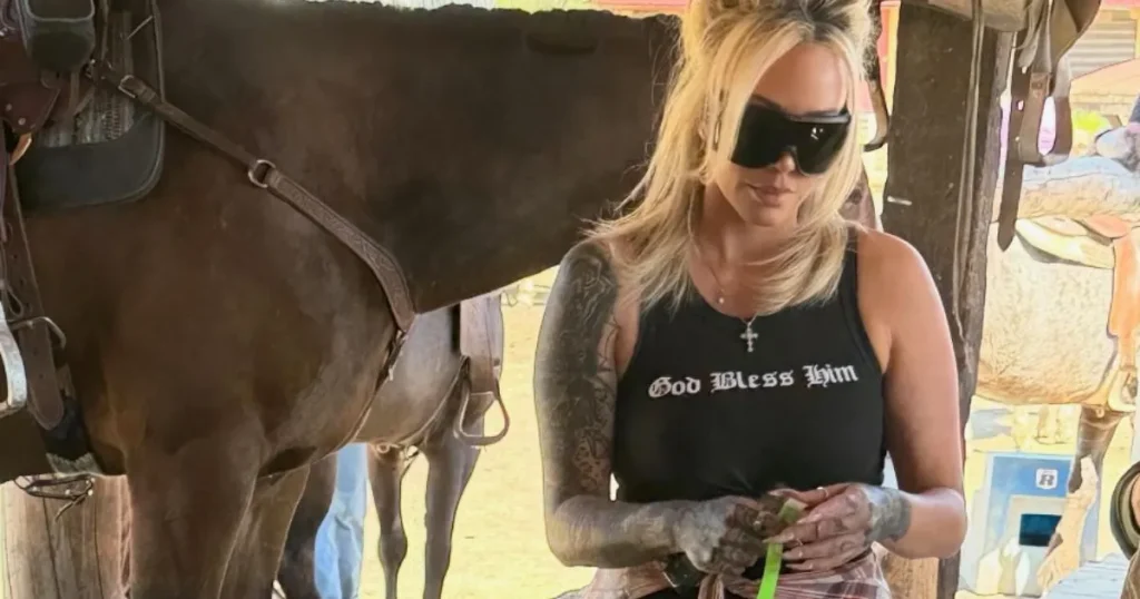 Bunnie XO kërkon ndihmë pasi kutia hyrëse të mbushet me kërkesa NSFW