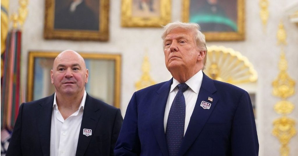 Donald Trump u troll për shkak se në dukje ra në gjumë në ngjarjen e ditëlindjes së UFC