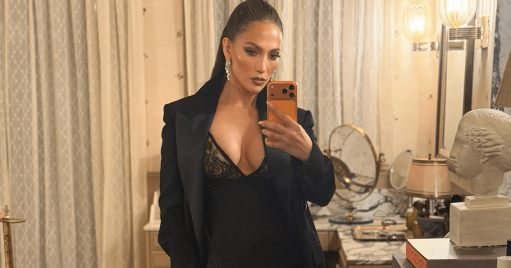 Jennifer Lopez flet për "Shumë pak ndihmë" për rritjen e binjakëve të saj