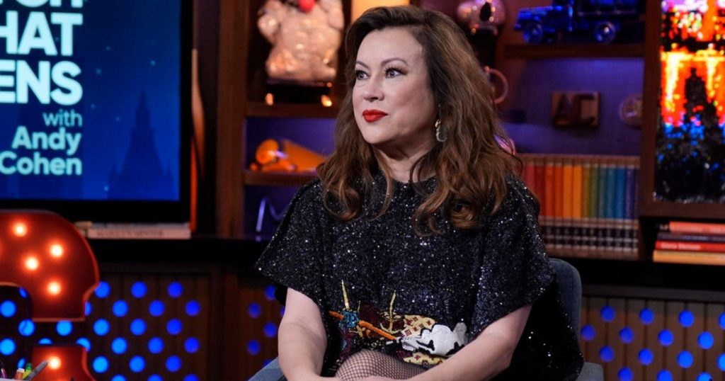 Jennifer Tilly mbështet Kathy Hilton pasi ylli i realitetit humbet rolin e krenarisë