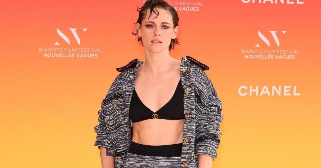 Kristen Stewart e bën një sytjena Chanel të duket shumë më e guximshme se sa pritej