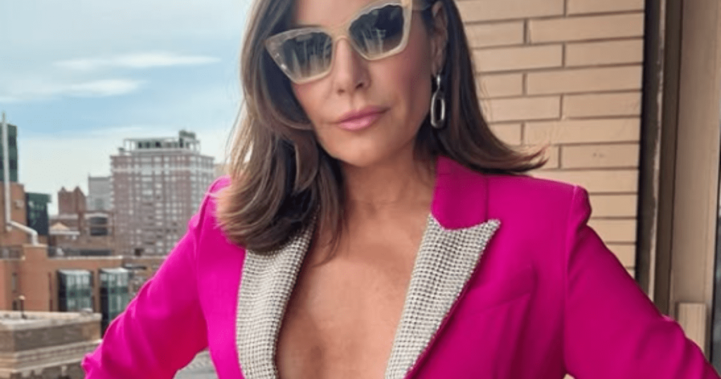 Luann de Lesseps Shades bashkë-yll mbi Bethenny Frankel Collab