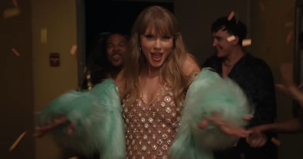 Momenti i papritur i koncertit të Taylor Swift po ngre vetullat