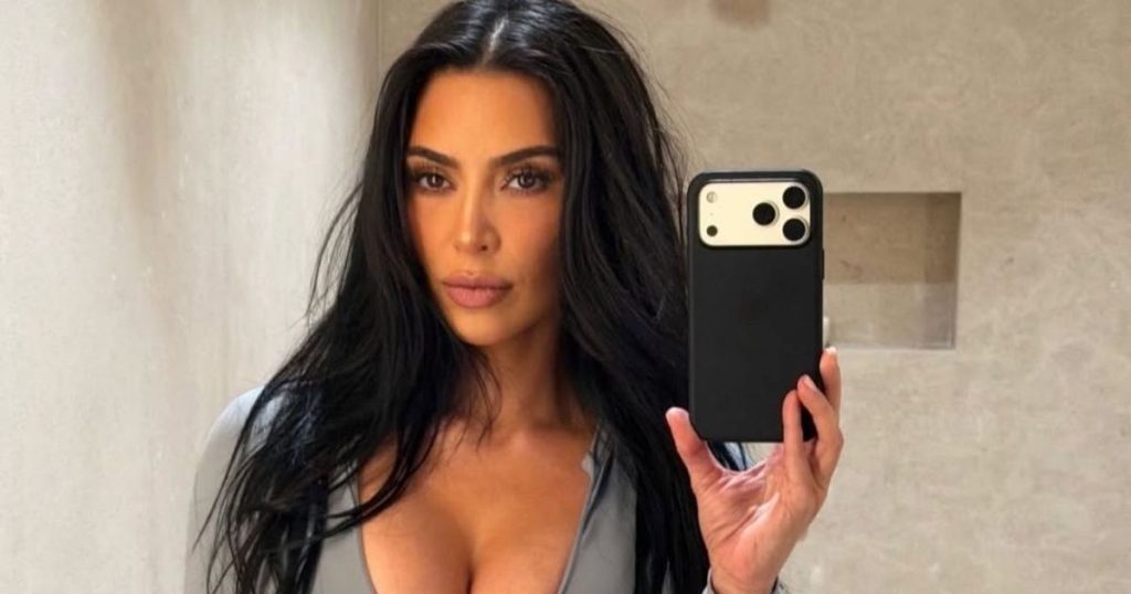 "Mund të jetë e dashura ndihmon": Kim Kardashian merr kredi për fitoren e Lewis Hamilton në F1