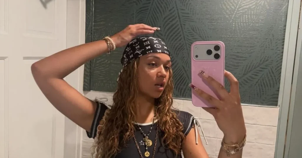 Pamja me bikini e Madison Bailey e puthur nga dielli është 'përsosmëri' e vërtetë për fansat