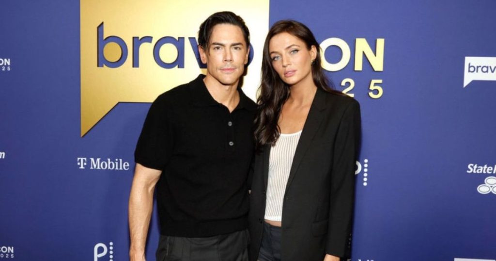 Tom Sandoval e fut babin e ish-it në një gropë të ndezur zjarri: Video