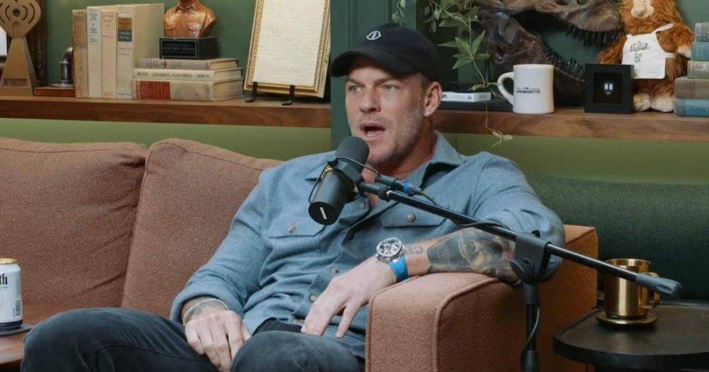Alan Ritchson e quan luftën virale të fqinjit si "gjënë më të frikshme ndonjëherë"