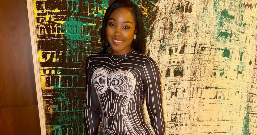 Bota e konkursit mban zi LaToya Malcolm pasi ish-finalistja e Xhamajkës Miss Universe vdiq në moshën 35-vjeçare