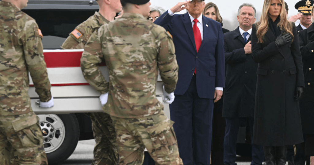 Donald Trump qëndron me familjet ushtarake mes tensioneve në Iran