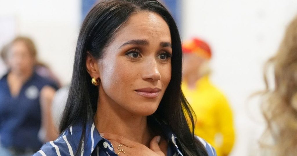 Meghan Markle shpërthen për 'akuzat mizore' nga pallati - Burimi