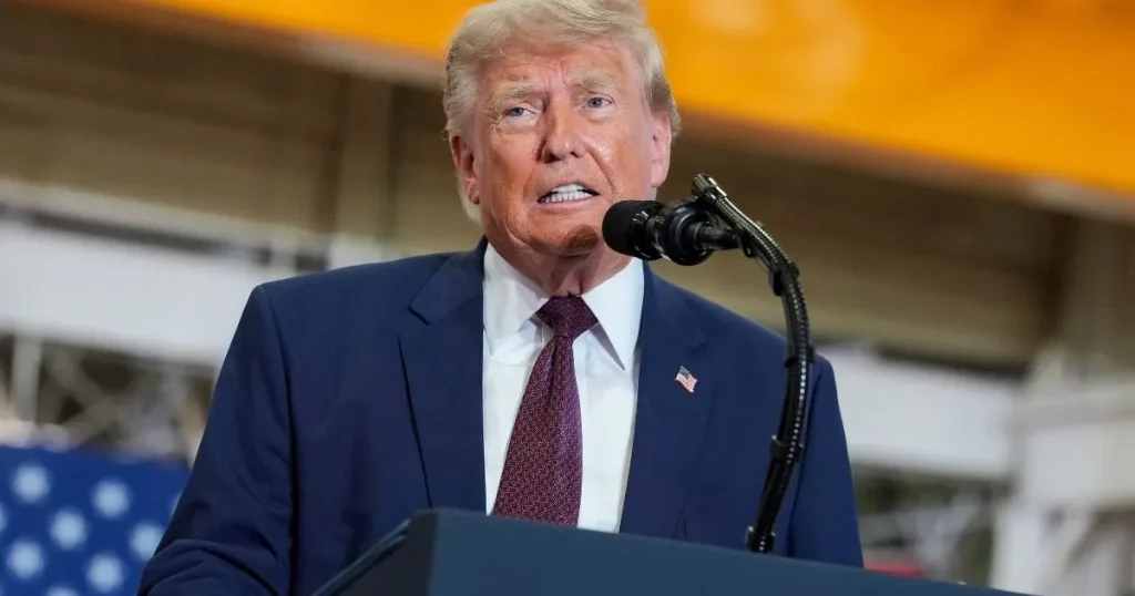 Miratimi i Donald Trump rrëshqet ndërsa sondazhet e reja konfirmojnë pikën më të ulët ende