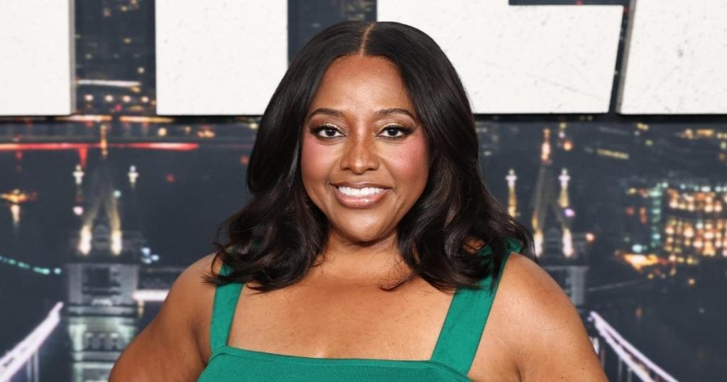 Sherri Shepherd thyen heshtjen në Axed Talk Show me një njoftim të madh