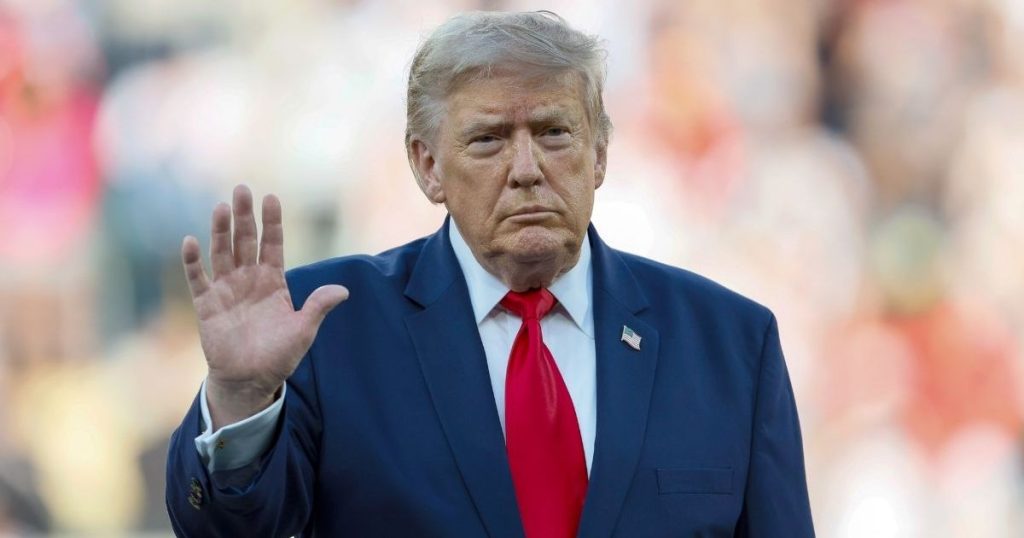 Sipërmarrja e re e biznesit të Donald Trump ngjall pyetje për 'Tregtimin e Brendshëm' nga Anchor i CNN