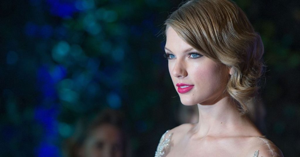 Taylor Swift takoi fshehurazi 2 mbretër para dasmës - Raport