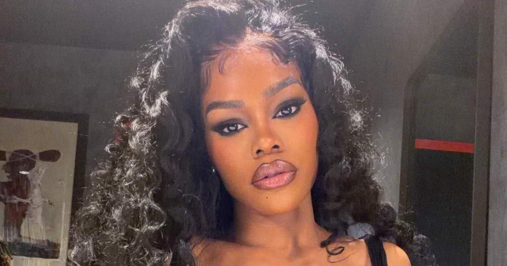 Teyana Taylor's Schiaparelli G-String shikon përmes fustanit të zhytur me çarje të lartë