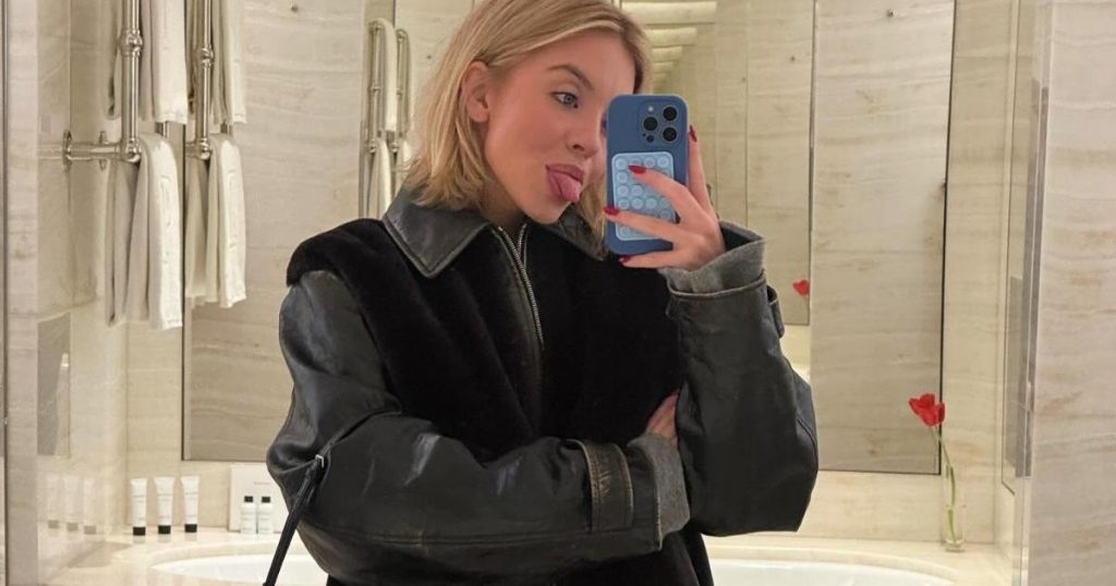 Sydney Sweeney shkon topless në asgjë përveç SYRN G-String me ngritje të ulët