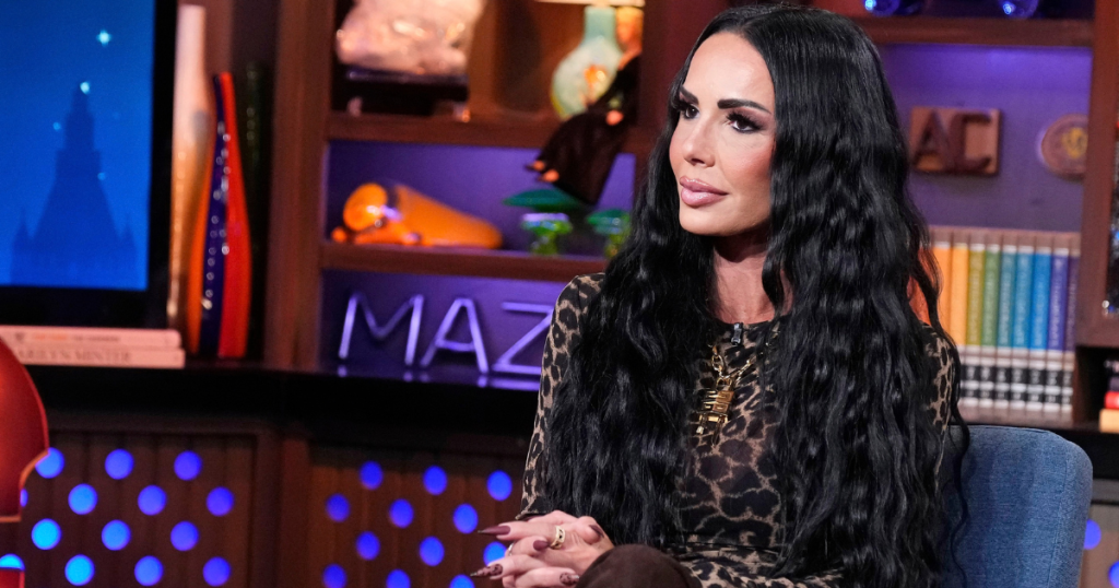 Carmella Garcia ngacmon Vicki Gunvalson Reunion Standoff.