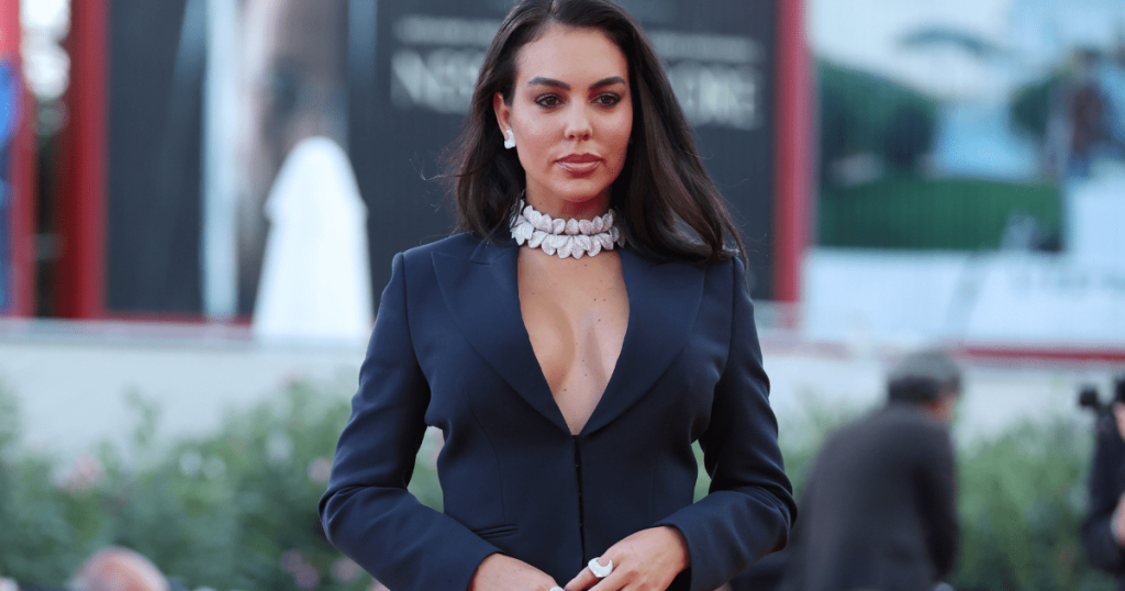 Georgina Rodríguez heq unazën 3 milionë dollarëshe të Cristiano Ronaldos për Major Bling