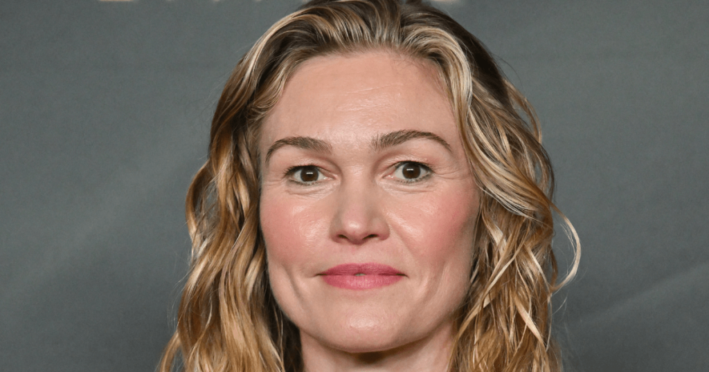 Julia Stiles kërkon një tjetër falje publike pas lëvizjes së fundit të Andy Cohen