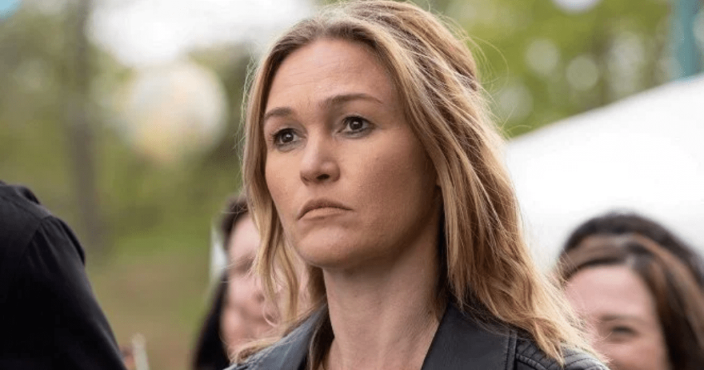 Julia Stiles kontrollohet publikisht për një pjesë të famshme të së kaluarës së saj
