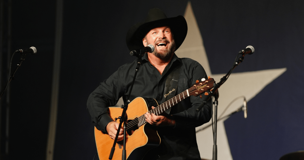 Koncerti sekret i Garth Brooks merr një kthesë të rrezikshme në nxehtësinë 90 gradë