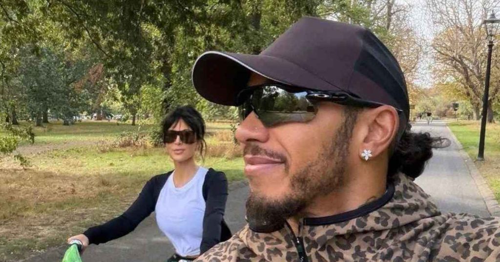 Lewis Hamilton ndan një vështrim intim në romancën e tij Kim Kardashian