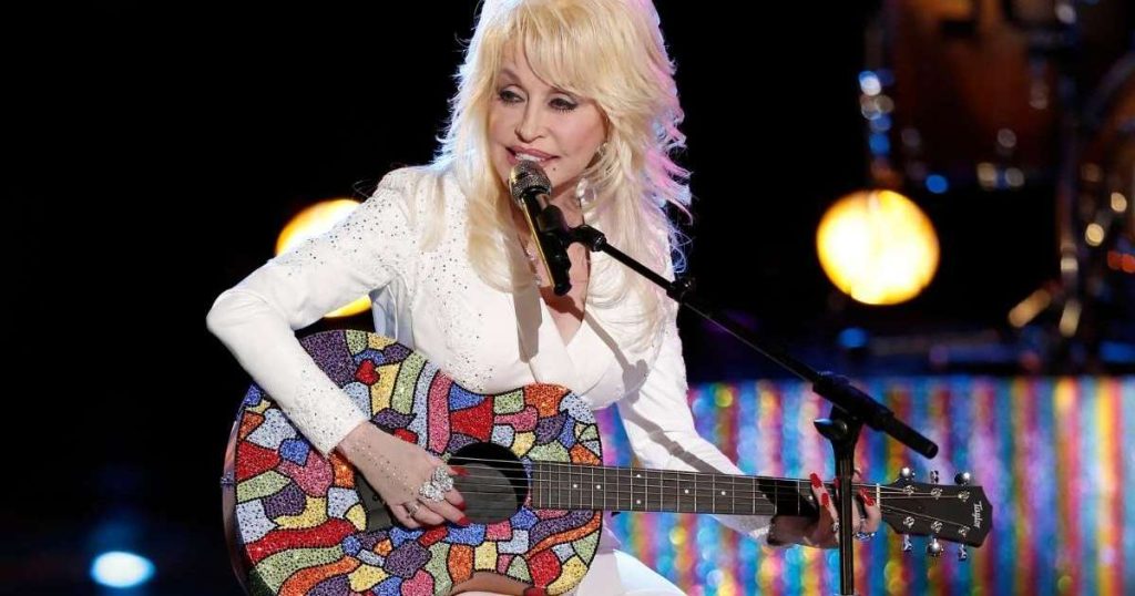 Stili i nënshkrimit të Dolly Parton i kushtoi asaj një kopertinë të Vogue - Insajder