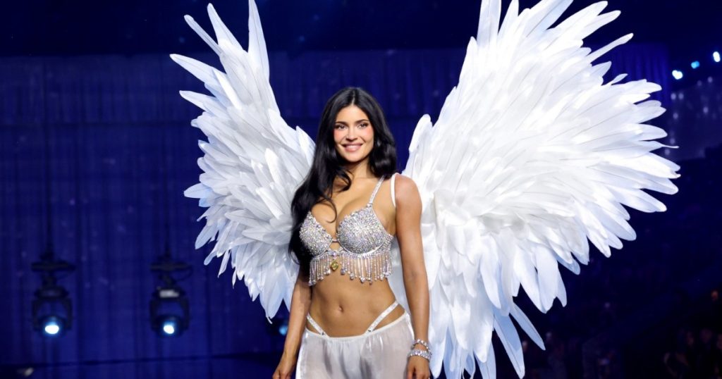 Debutimi i Kylie Jenner në Victoria's Secret merr përgjigje në rreshtin e parë nga Timothee Chalamet