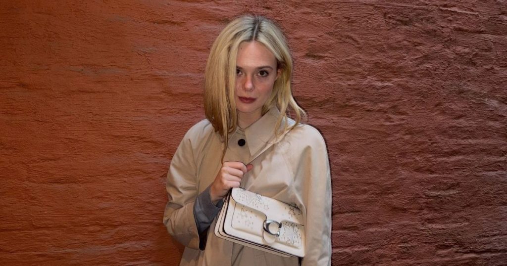 Elle Fanning Channels Effie Trinket me kostum me fund Gucci që përqafon trupin