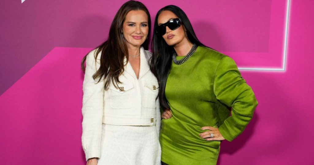 Epoka IDGAF e Lisa Barlow dhe Meredith Marks po kursen RHOSLC