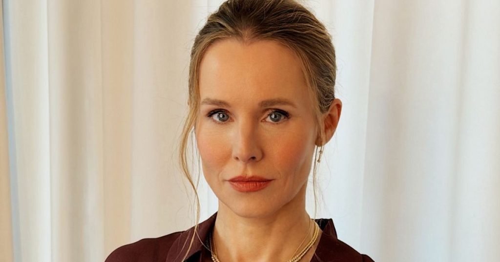 Këmisha e dyqanit Frankie e zbërthyer nga Kristen Bell është aq e pastër sa të bëhet
