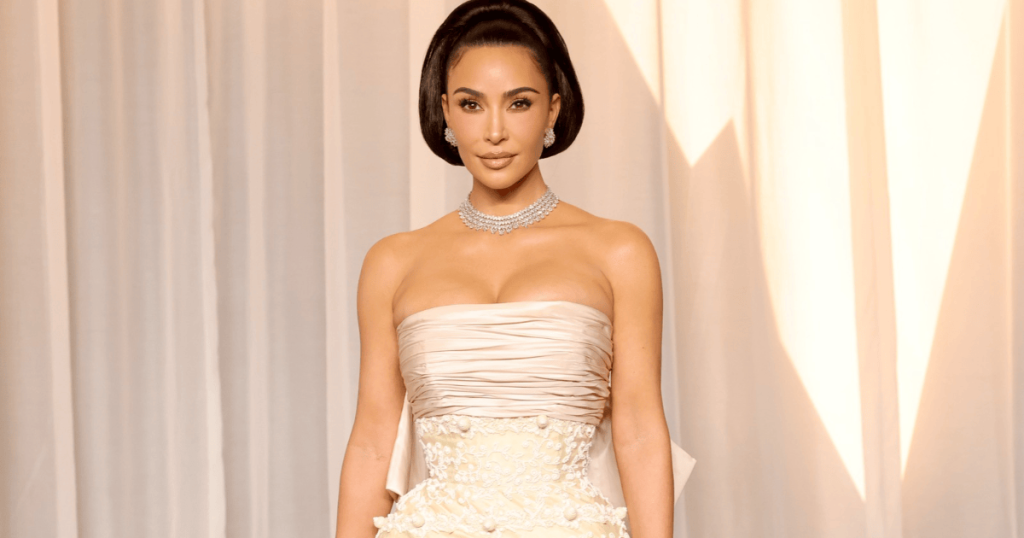 Kim Kardashian jep një përgjigje të qartë për Lewis Hamilton në "The Kardashians"