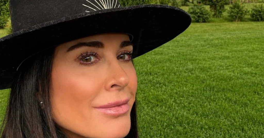 Kyle Richards duket i acaruar pasi Melissa Gorga kopjon pamjen e saj të ribashkimit
