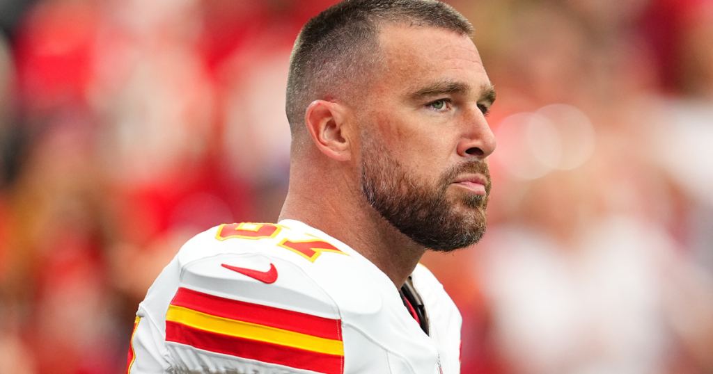 Travis Kelce ka një kockë për të zgjedhur me këtë ekran të shpejtë të Halloween