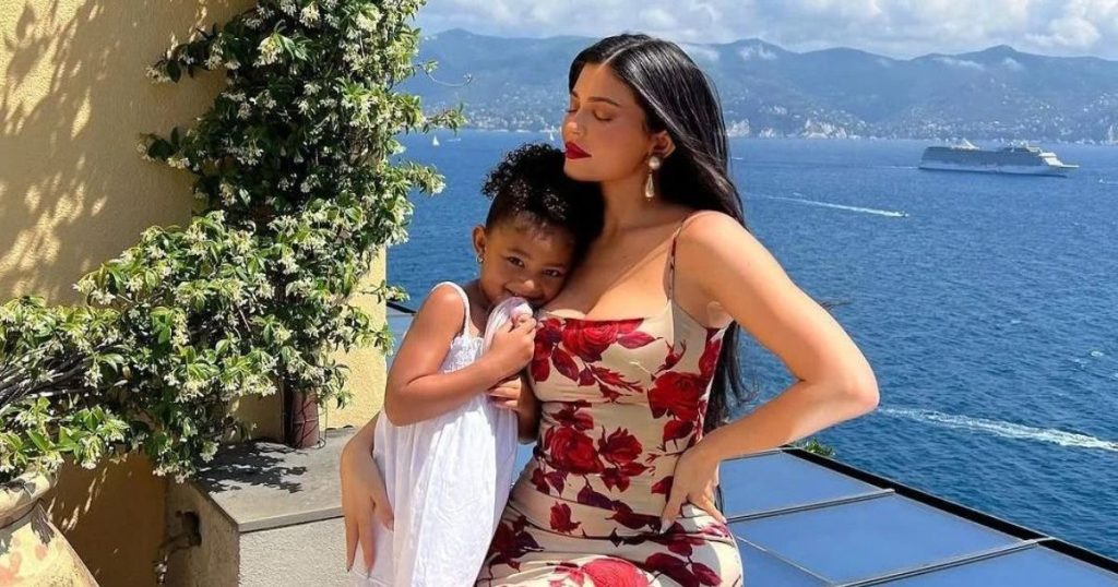 Vajza e Kylie Jenner Stormi është gati të bëhet engjëlli i radhës VS