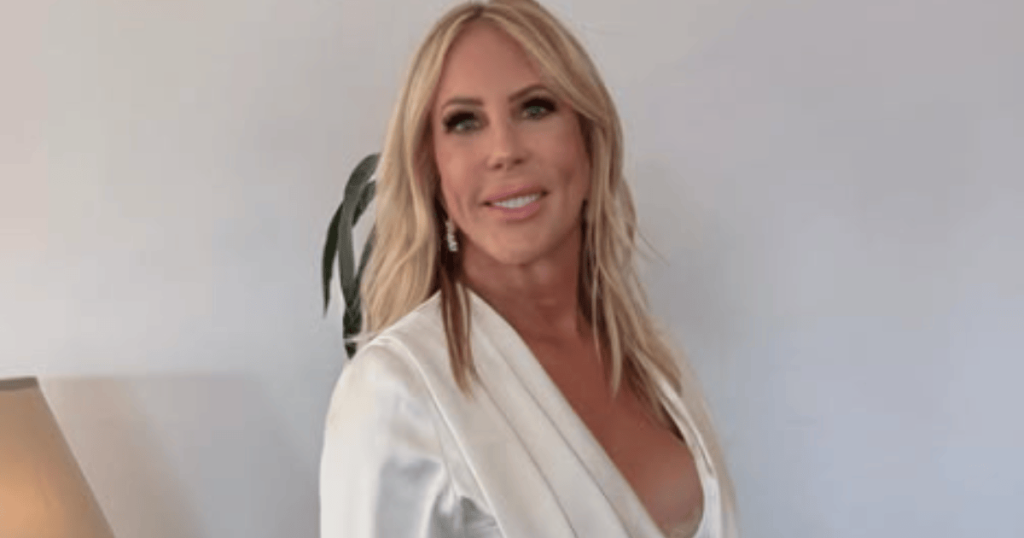 Vicki Gunvalson vendos drejtpërsëdrejti rekordin në thashethemet tronditëse të daljes nga RHOC